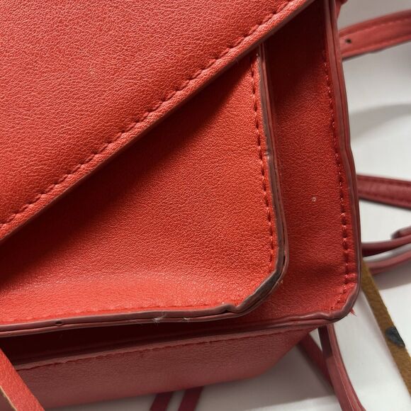 Red Vegan Faux Leather Urban Expressions handbag with adjustable strap - Picture 3 of 10